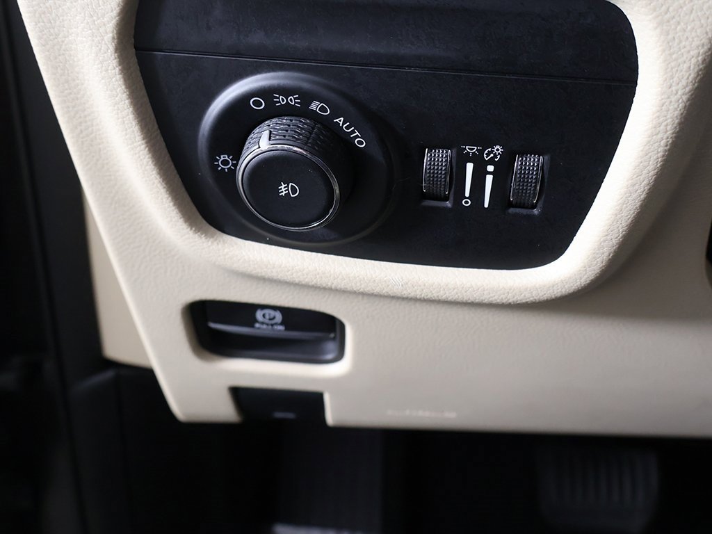 Used 2024 Jeep Grand Cherokee Limited image 37