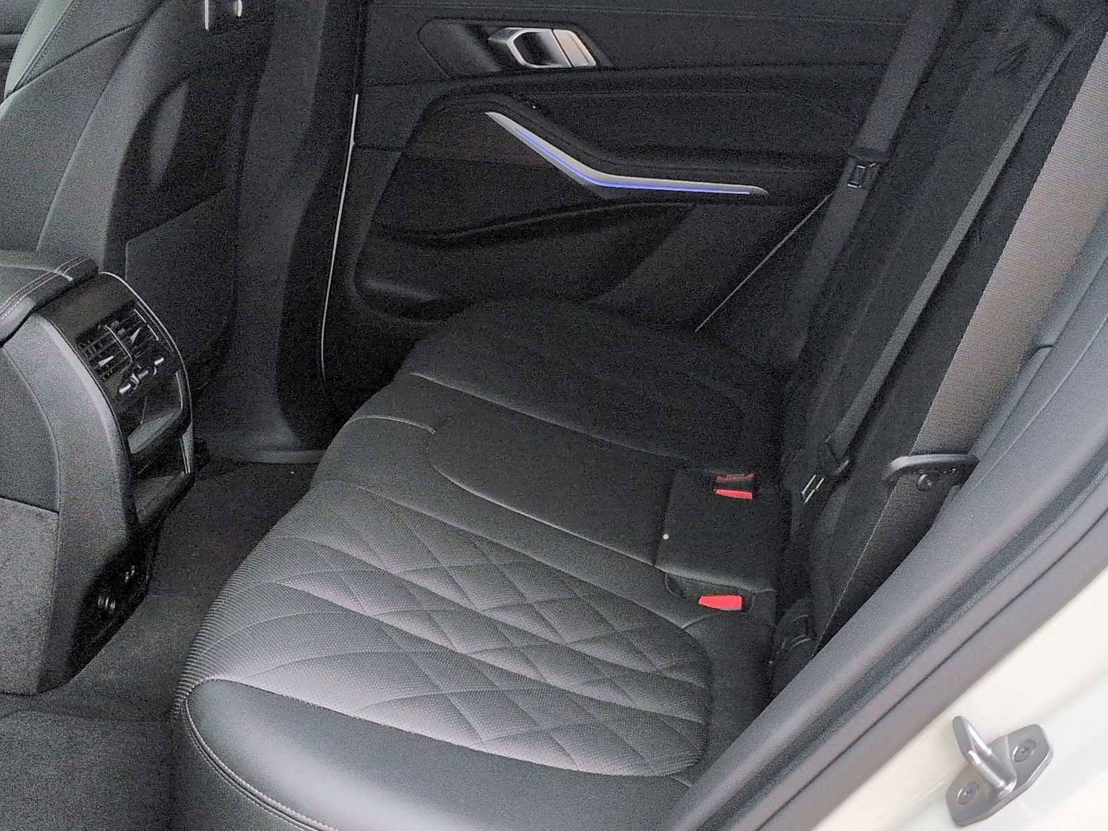 Used 2026 BMW X5 xDrive40i w/ Parking Assistance Package AWD/4WD image 21