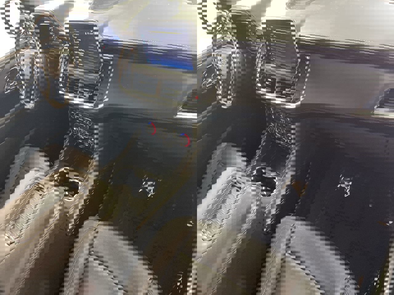 Used 2022 Chevrolet Suburban Z71 w/ Luxury Package image 27