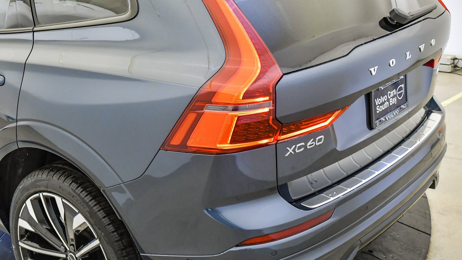 New 2026 Volvo XC60 B5 Ultra w/ Protection Package Premier image 12