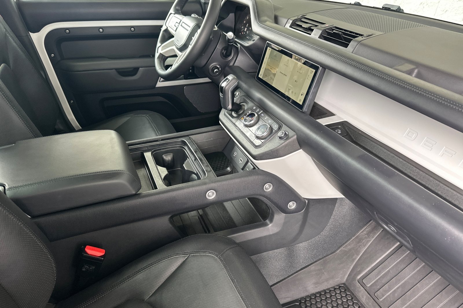 Used 2024 Land Rover Defender 110 X-Dynamic SE AWD/4WD image 15