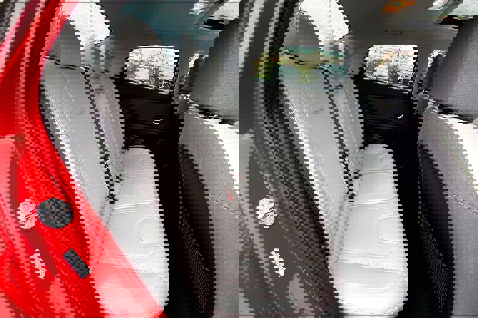 Used 2021 Hyundai Elantra Limited image 19