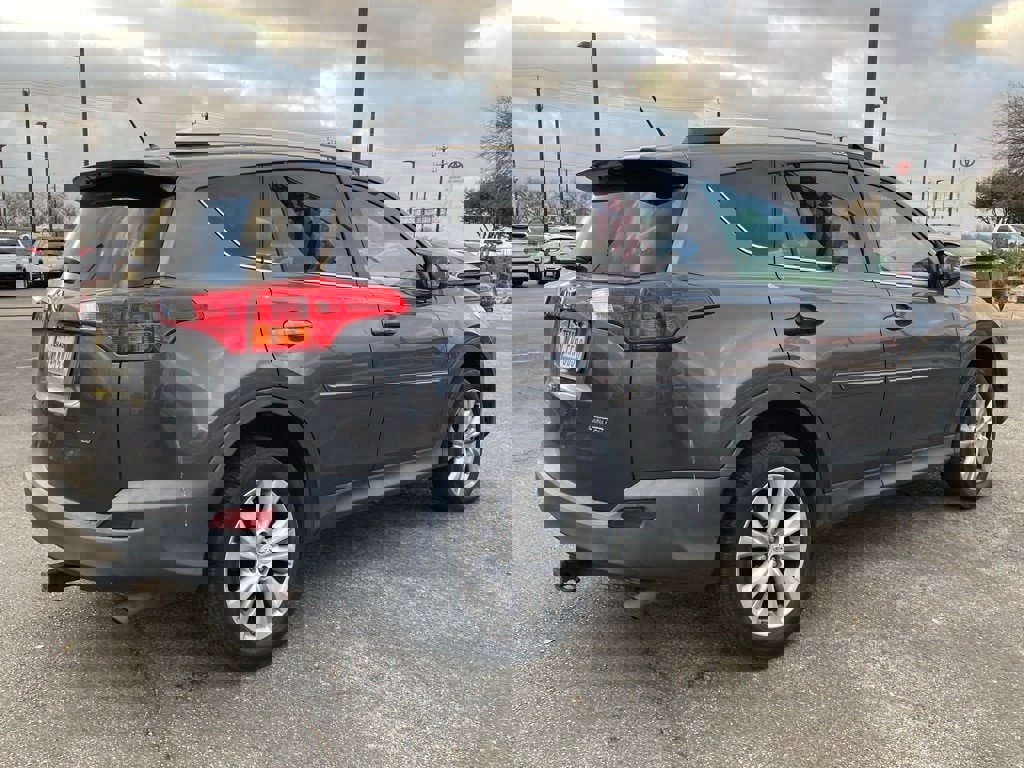 Used 2015 Toyota RAV4 Limited w/ Technology Package image 5