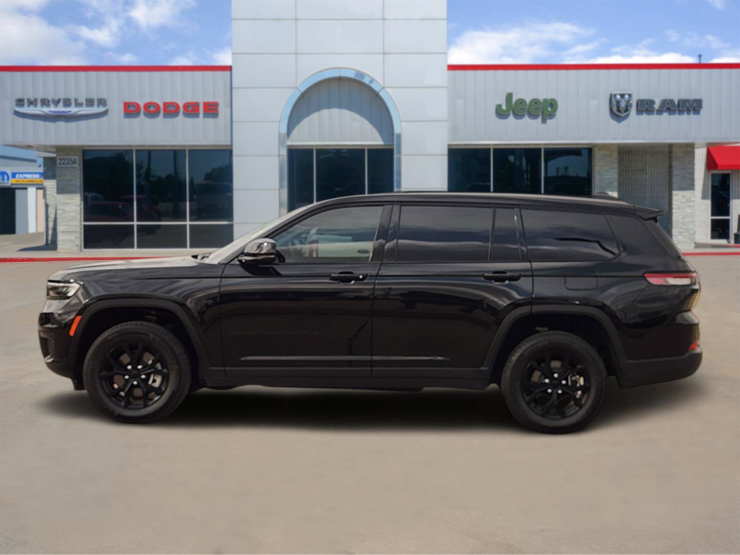 Used 2025 Jeep Grand Cherokee L Altitude RWD image 3