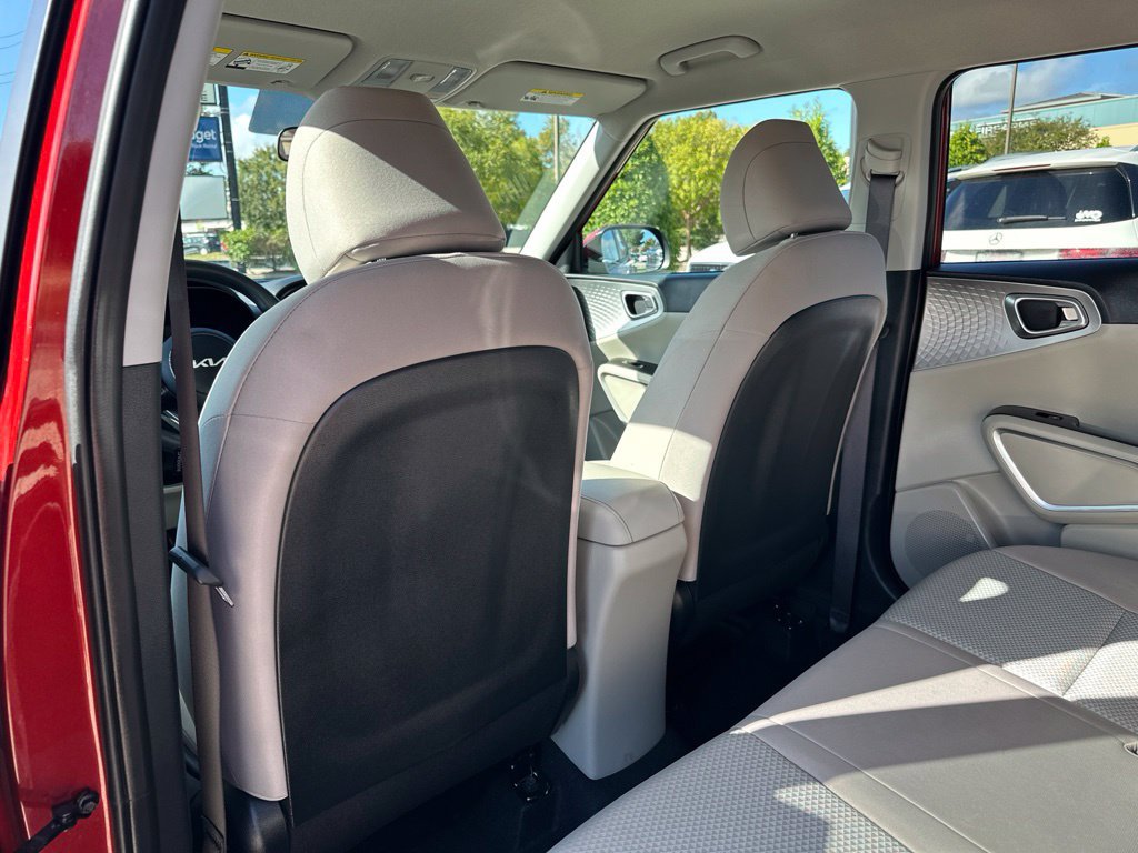 Used 2025 Kia Soul LX w/ LX Technology Package FWD image 26