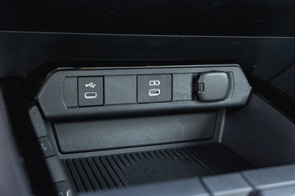 Used 2025 Toyota Prius LE image 19