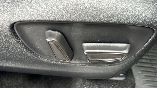 Certified 2025 Toyota Highlander Limited image 37