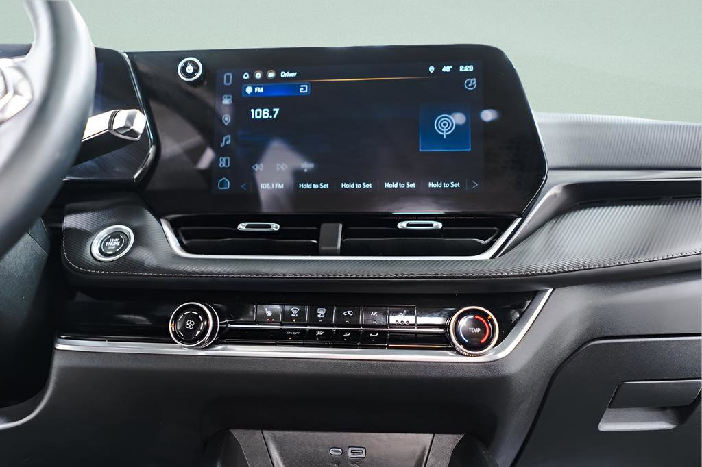 Used 2025 Chevrolet Equinox LT AWD/4WD image 13