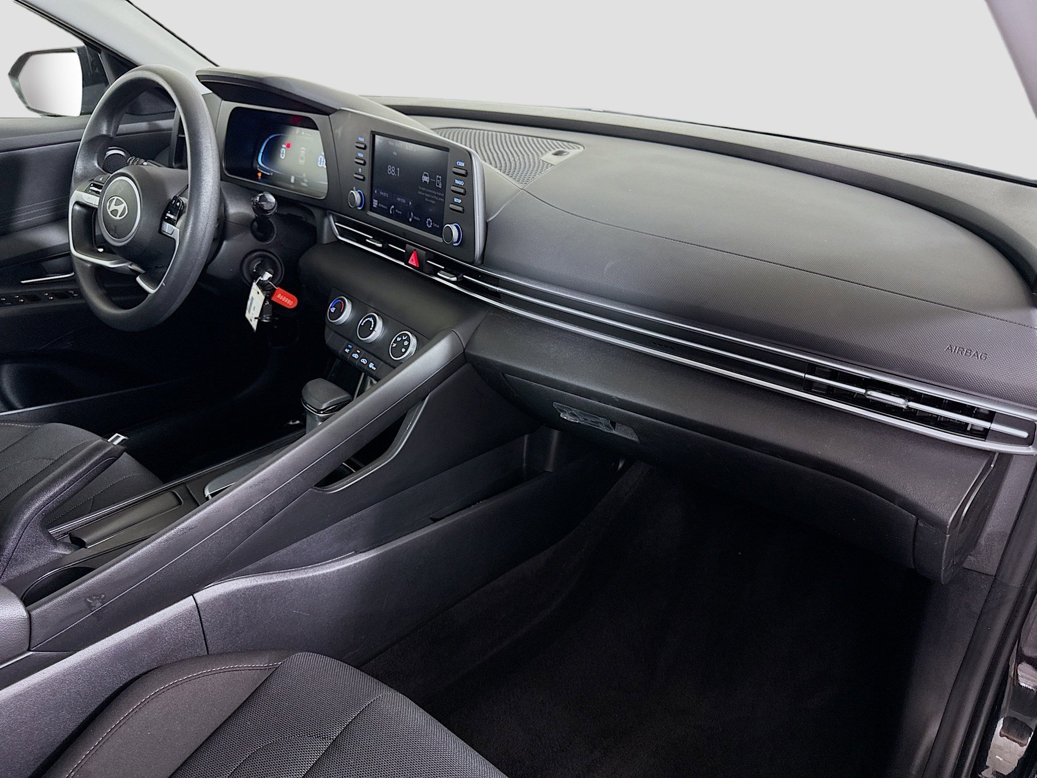 Used 2025 Hyundai Elantra SE image 29