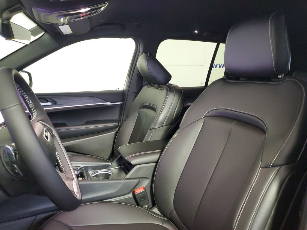 New 2025 Jeep Grand Cherokee Limited image 12