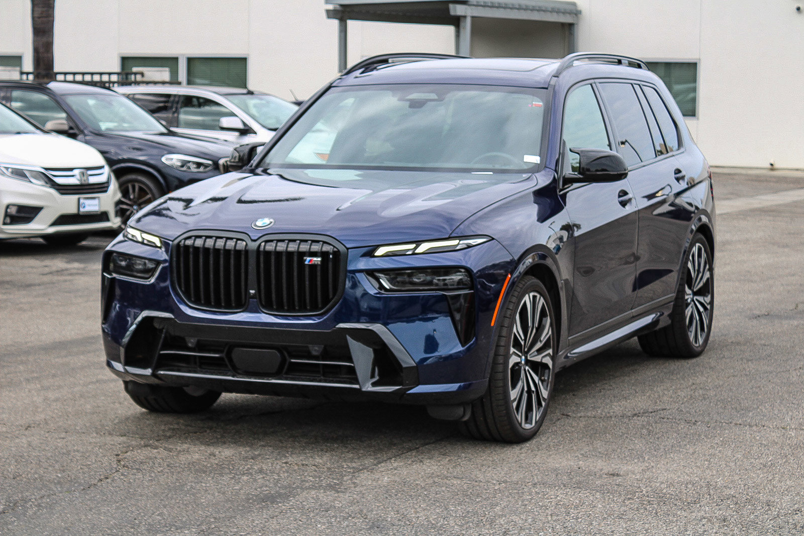 Used 2023 BMW X7 M60i w/ Executive Package image 3
