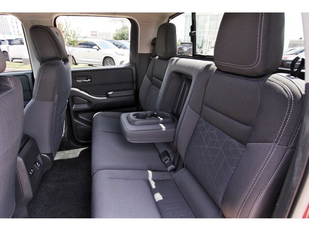 Used 2025 Nissan Frontier SV w/ SV Convenience Package RWD image 13