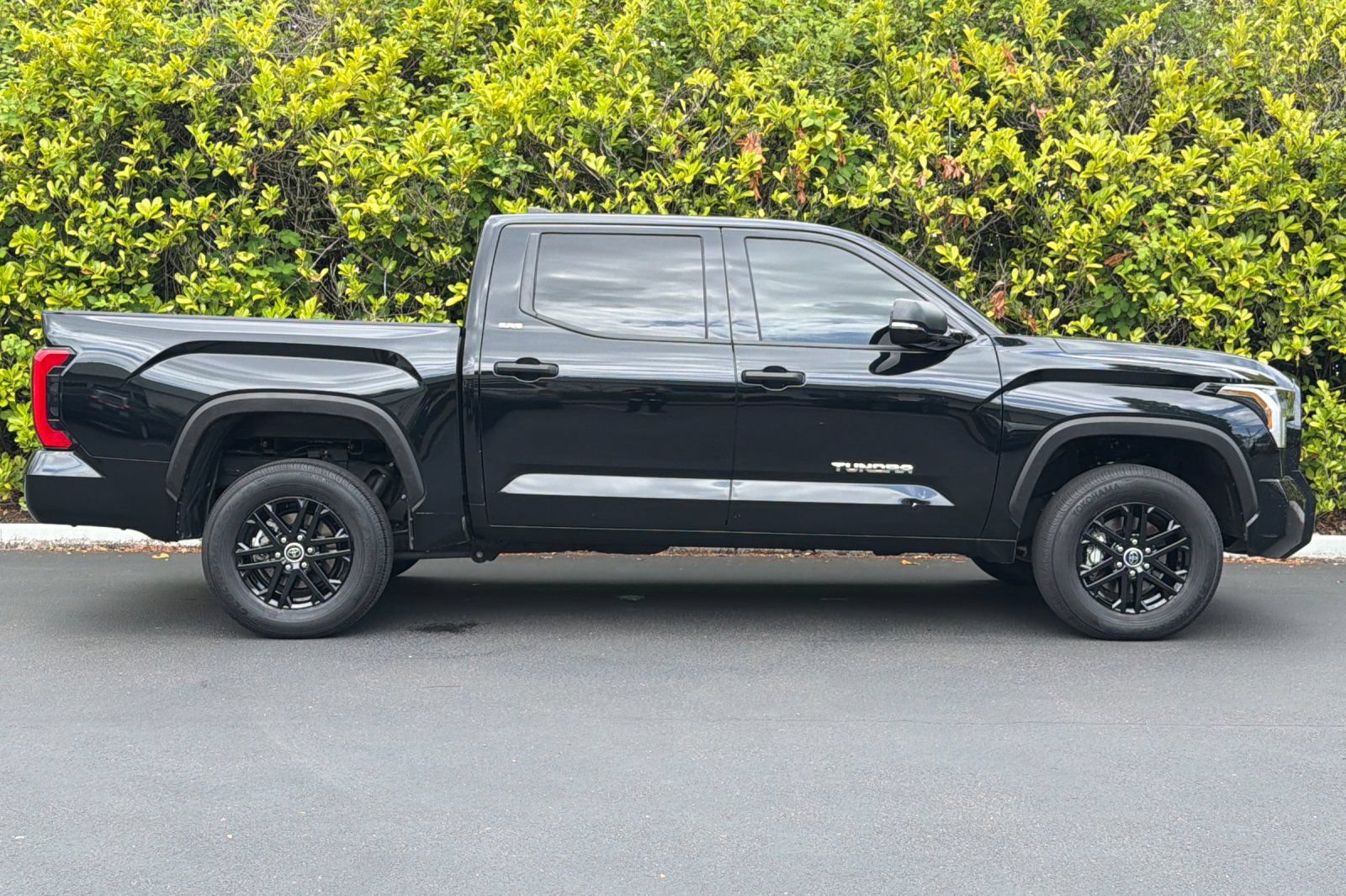 Used 2024 Toyota Tundra SR5 w/ SR5 Convenience Package AWD/4WD image 3