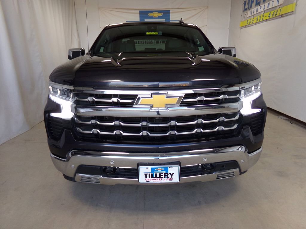 Used 2023 Chevrolet Silverado 1500 LTZ image 2