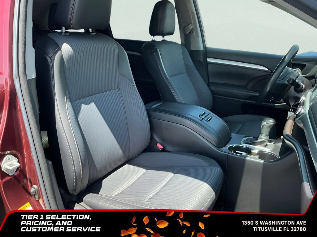 Used 2018 Toyota Highlander Plus w/ Carpet Mat Package (TMS) AWD/4WD image 14