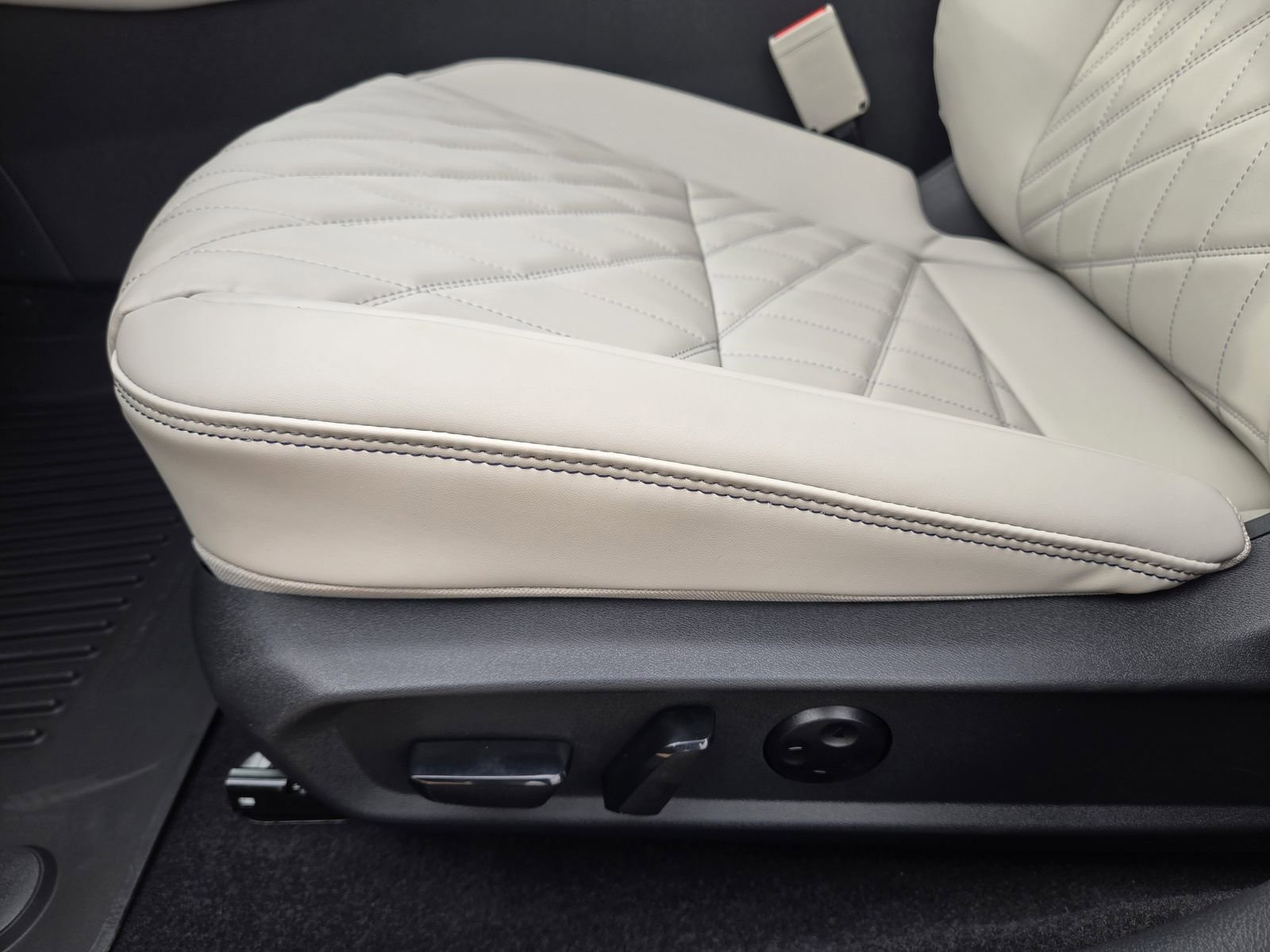 New 2026 Nissan Sentra SL w/ Floor Mat Package FWD image 21