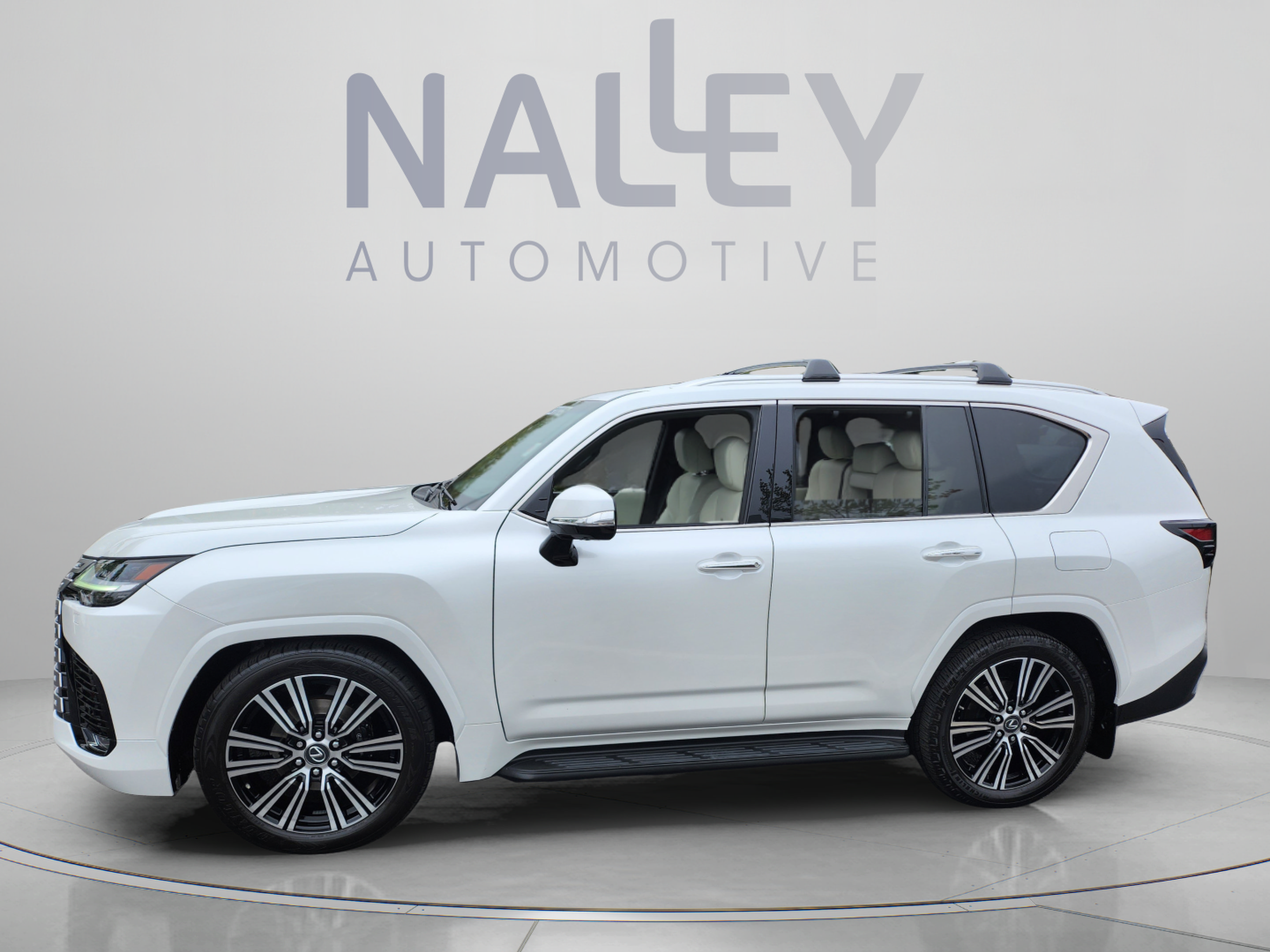Used 2023 Lexus LX 600 4WD w/ Accessory Package (Z1) image 2