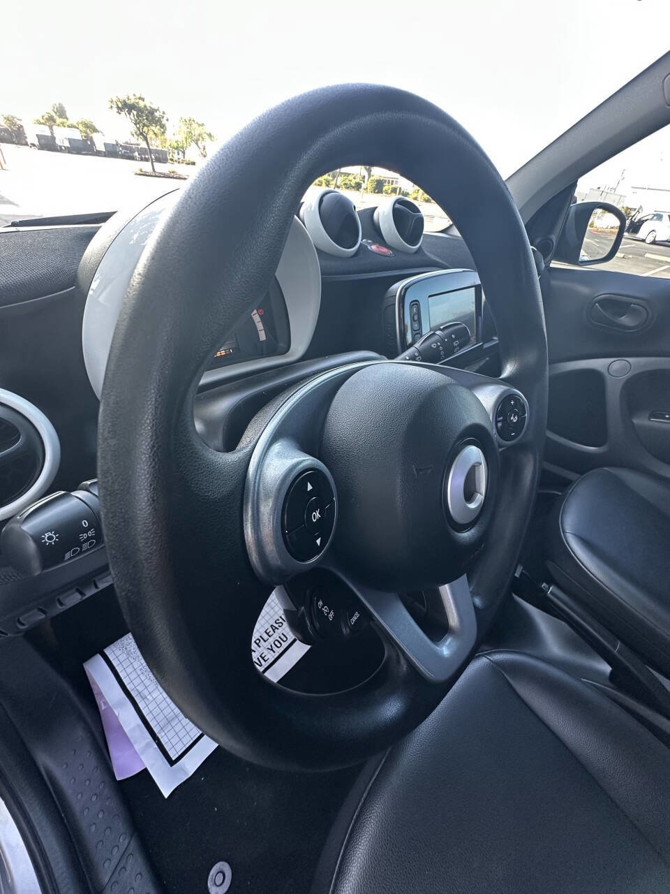 Used 2017 smart fortwo pure RWD image 10