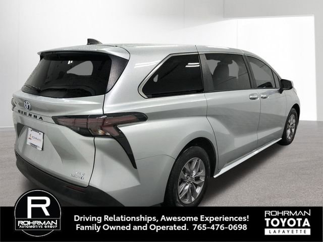 Used 2023 Toyota Sienna XLE AWD/4WD image 6