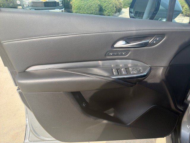 Used 2025 Cadillac XT4 Premium Luxury FWD image 4