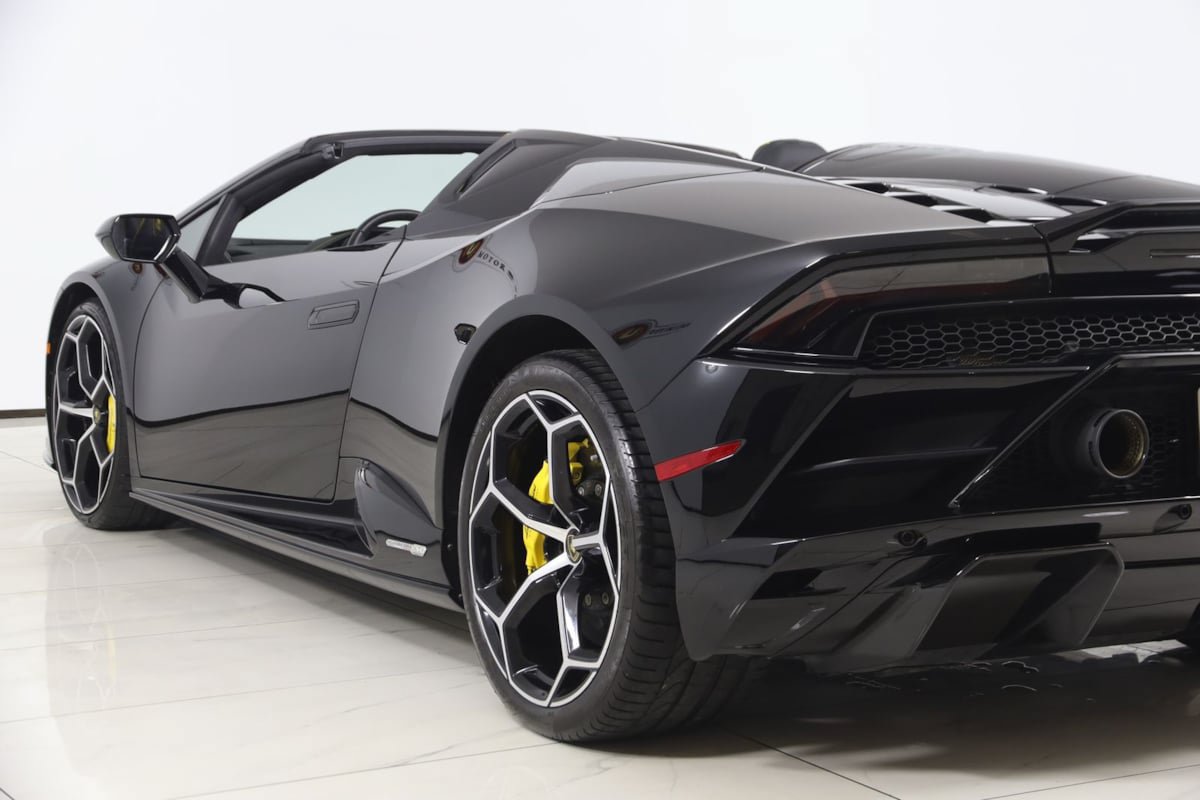 Used 2023 Lamborghini Huracan EVO RWD image 36