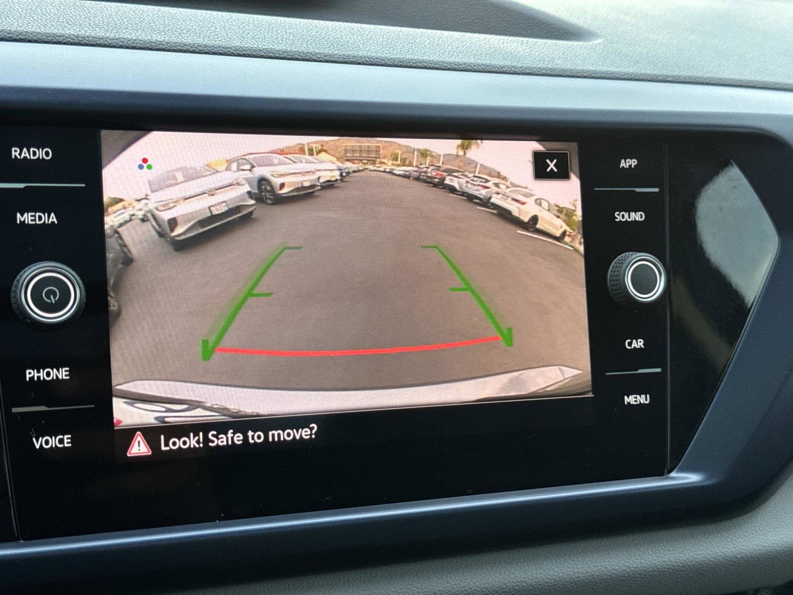 Certified 2022 Volkswagen Taos SE w/ Panoramic Sunroof Package image 23