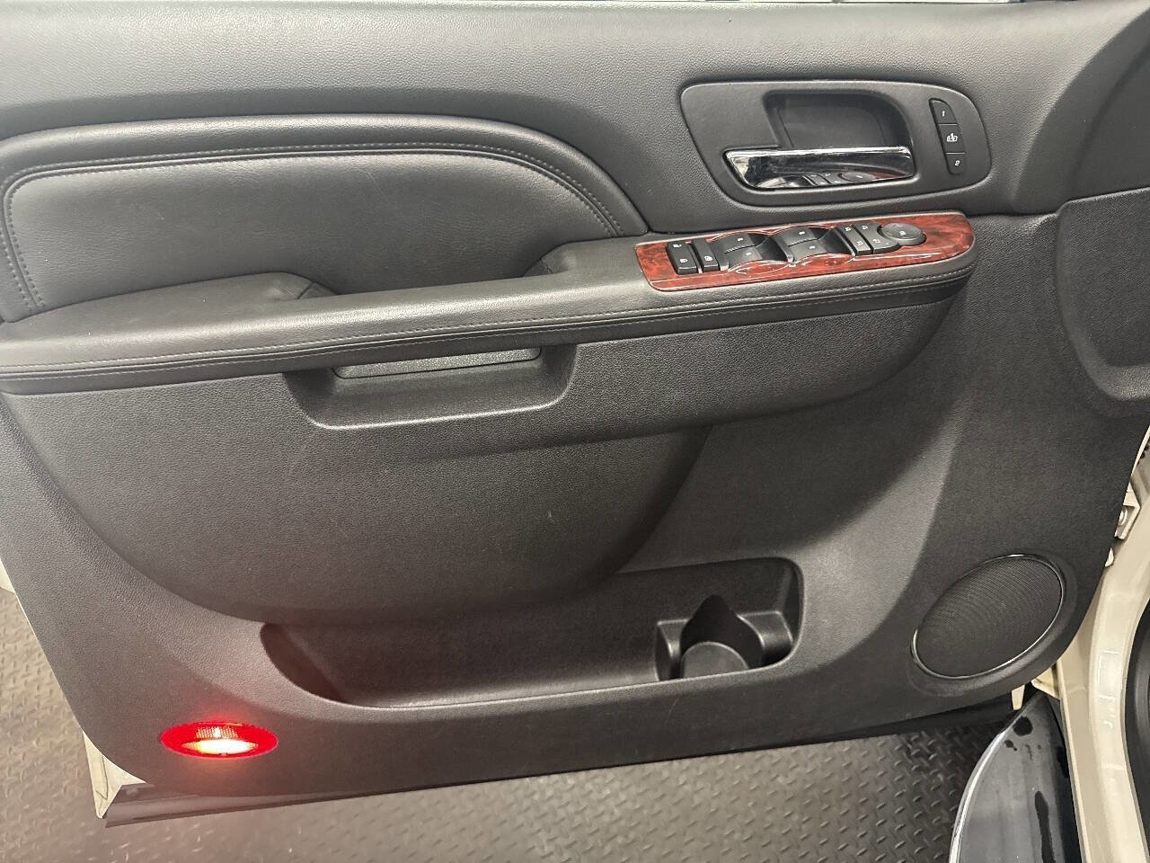 Used 2012 Cadillac Escalade 4WD Hybrid image 8