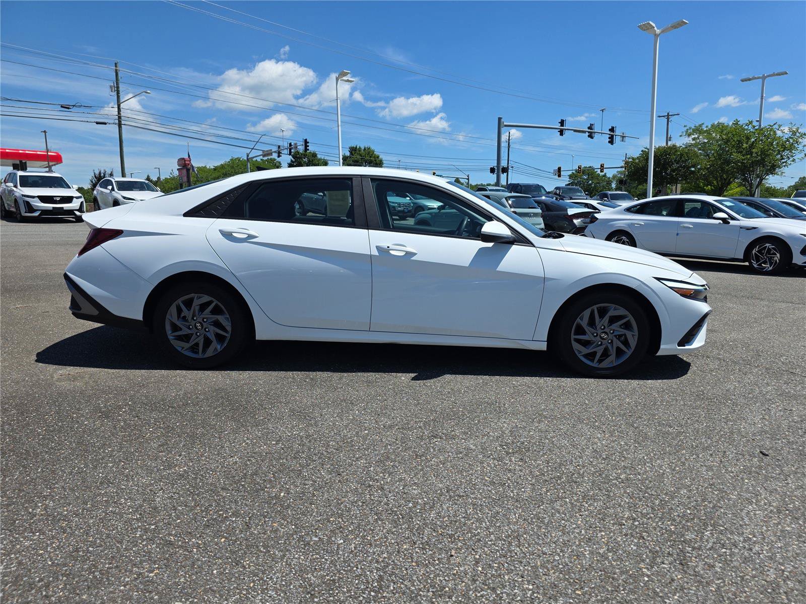 Certified 2024 Hyundai Elantra SEL FWD image 3
