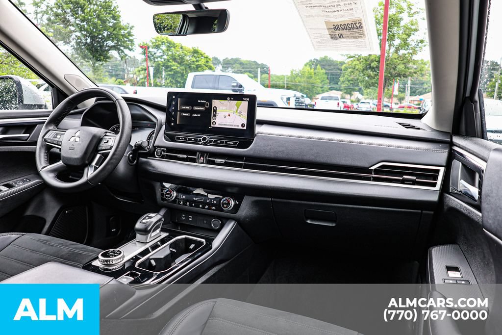 Used 2025 Mitsubishi Outlander SE FWD image 32