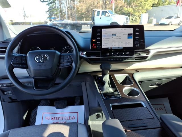 Used 2023 Toyota Sienna LE image 10
