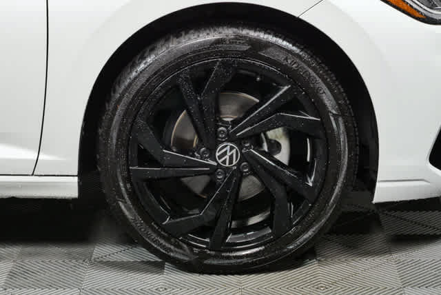 Certified 2025 Volkswagen Jetta SE w/ Black Wheel Package FWD image 37