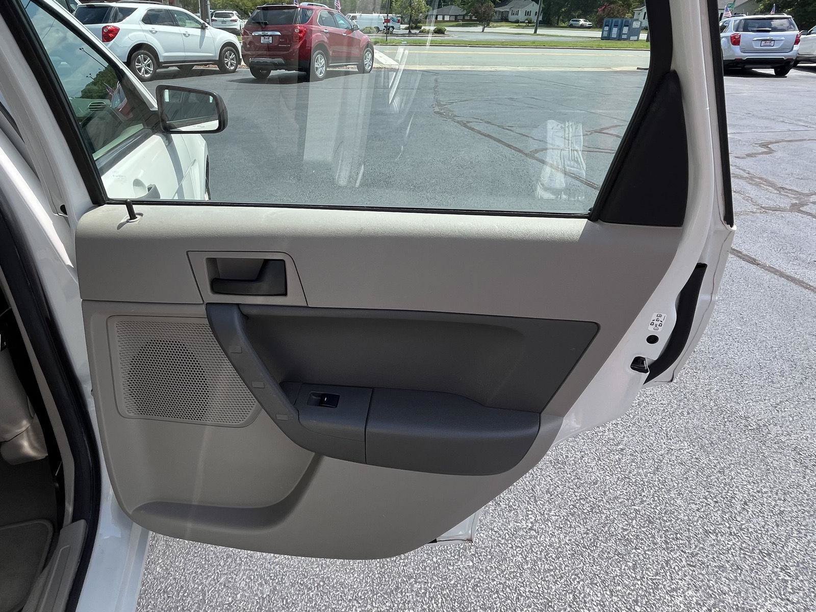 Used 2009 Ford Focus SE FWD image 28