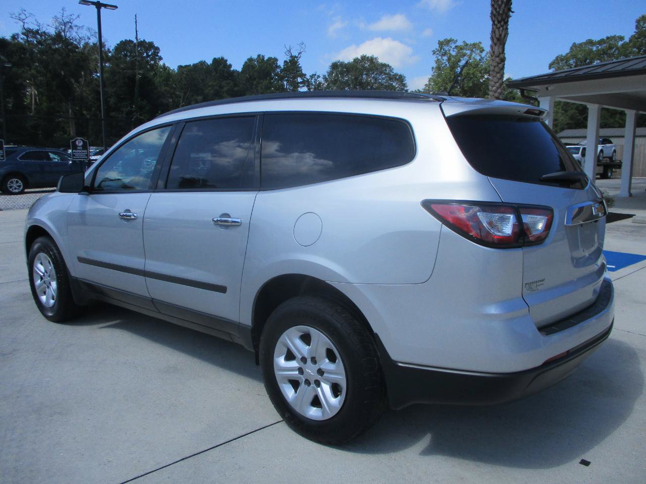 Used 2015 Chevrolet Traverse LS FWD image 4
