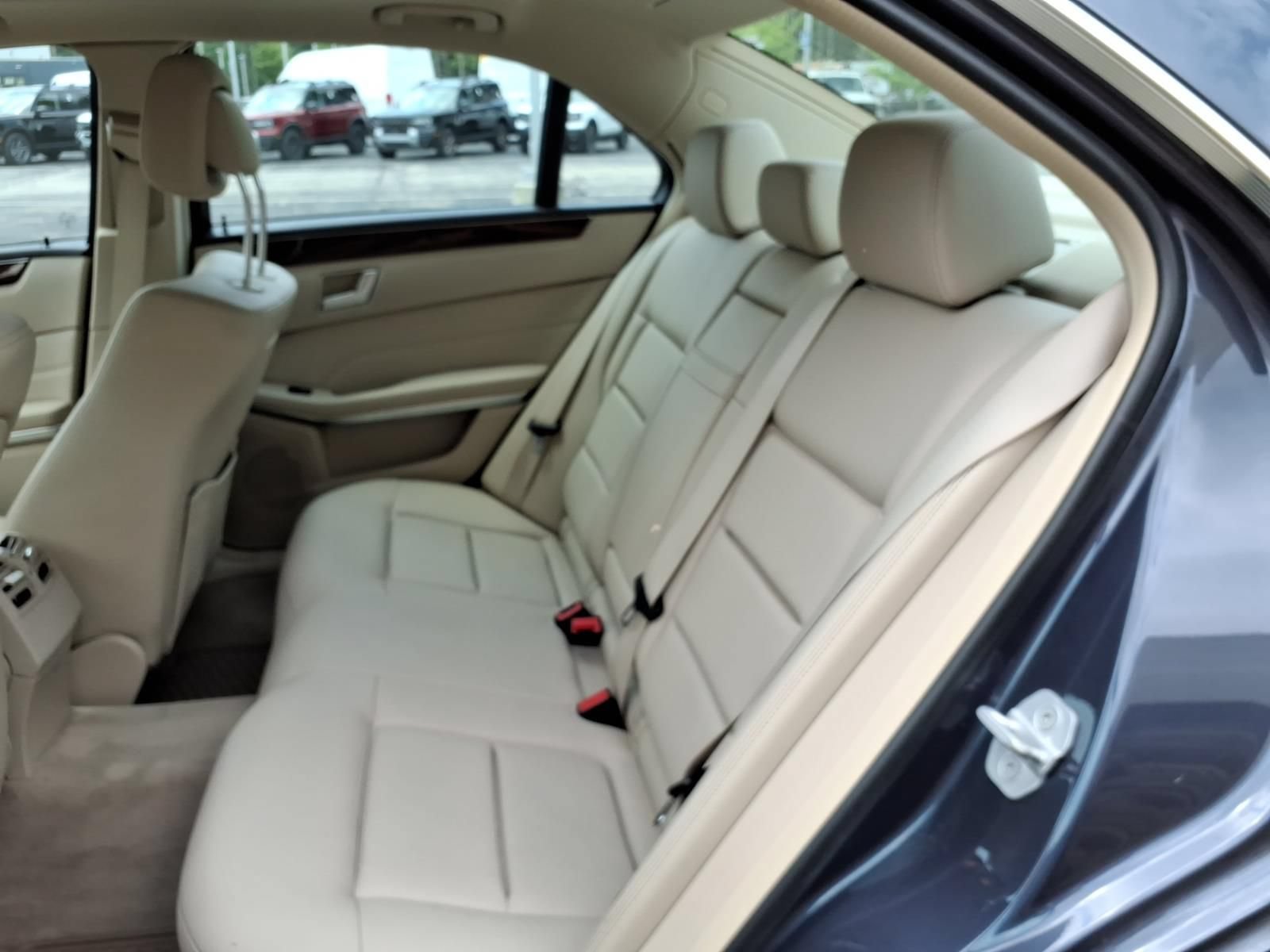 Used 2014 Mercedes-Benz E 350 4MATIC Sedan image 30