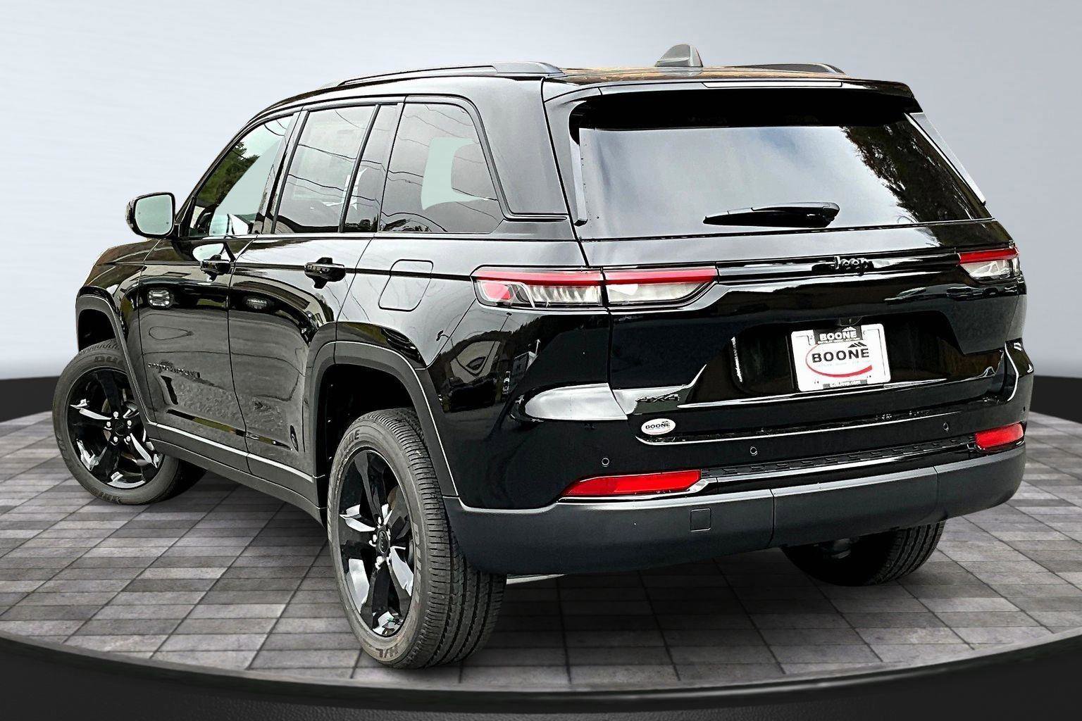New 2025 Jeep Grand Cherokee Altitude image 4