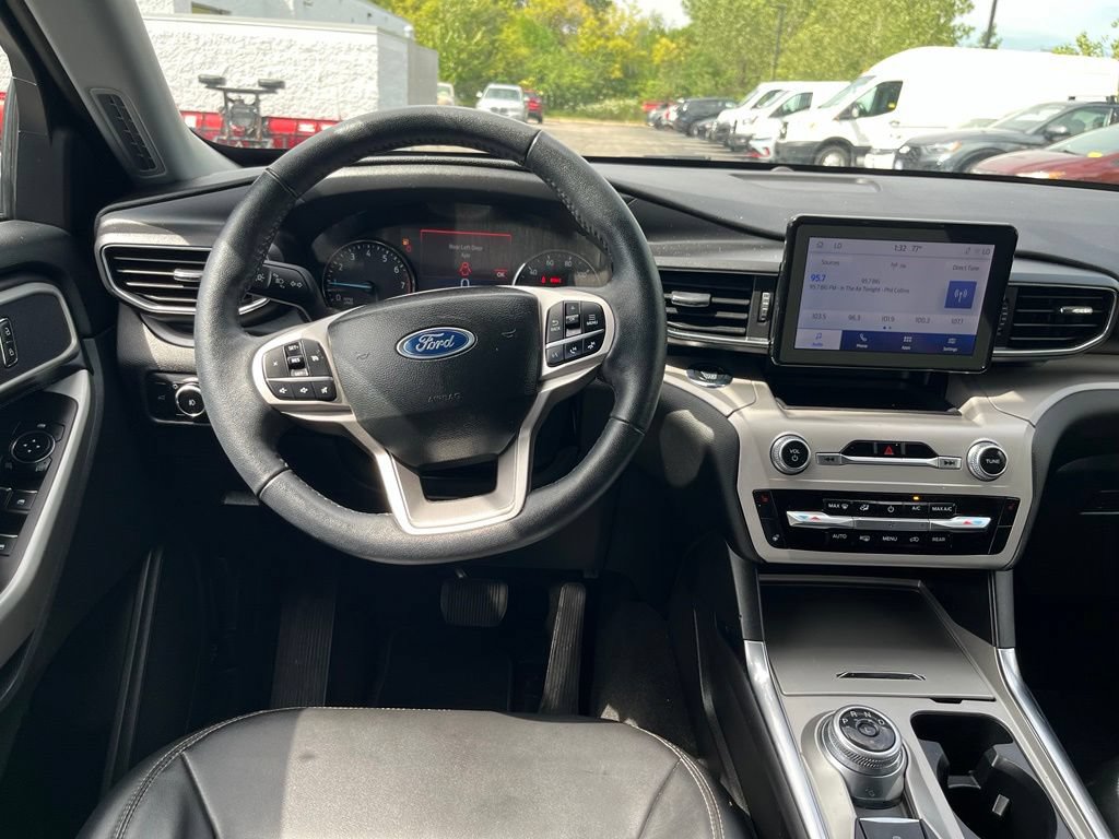 Used 2023 Ford Explorer XLT w/ Equipment Group 202A AWD/4WD image 19