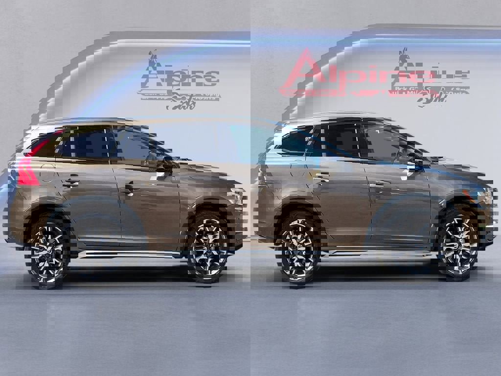 Used 2018 Volvo V60 T5 Cross Country AWD/4WD image 6