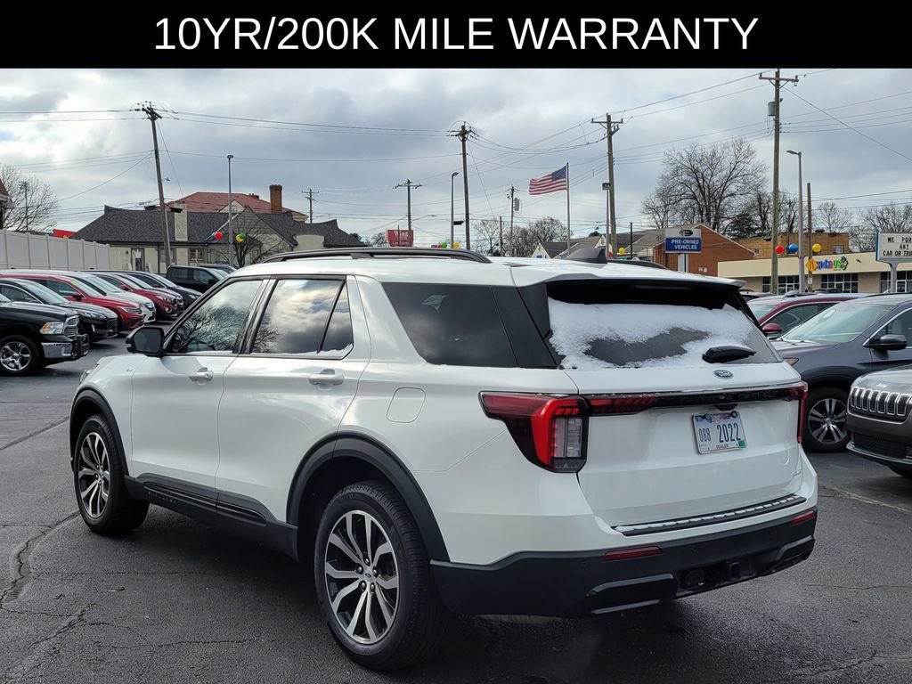 Used 2025 Ford Explorer ST-Line image 3