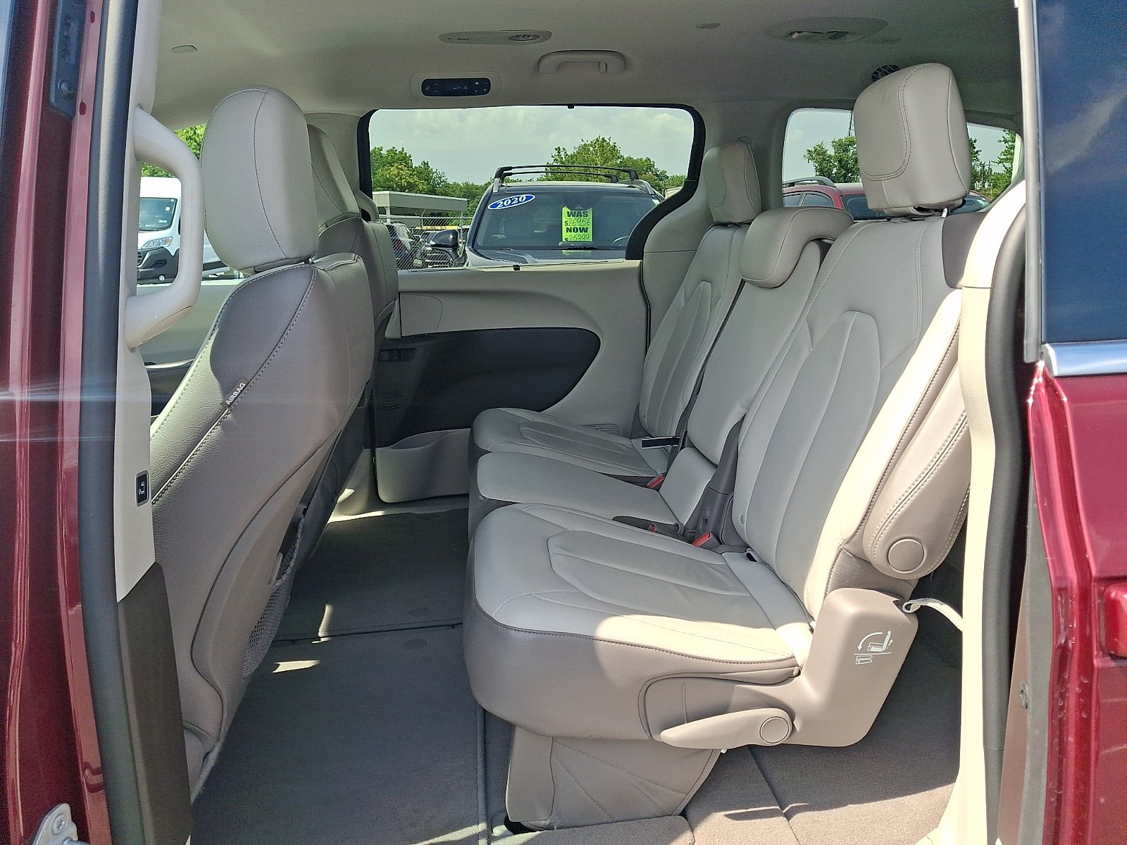 Used 2017 Chrysler Pacifica Touring-L w/ Tire & Wheel Group FWD image 10