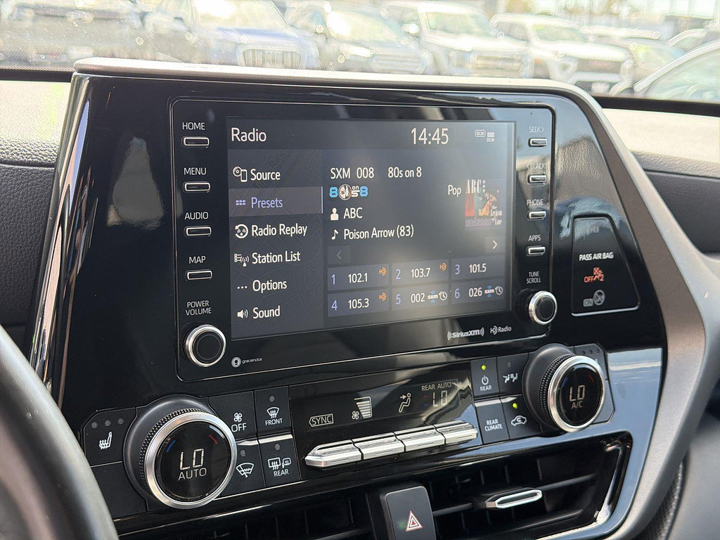 Used 2022 Toyota Highlander XLE FWD image 12