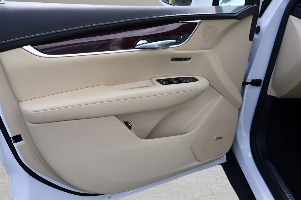 Used 2018 Cadillac XT5 Premium Luxury FWD image 9