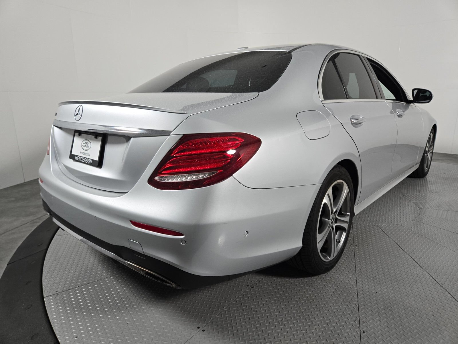 Used 2017 Mercedes-Benz E 300 image 2
