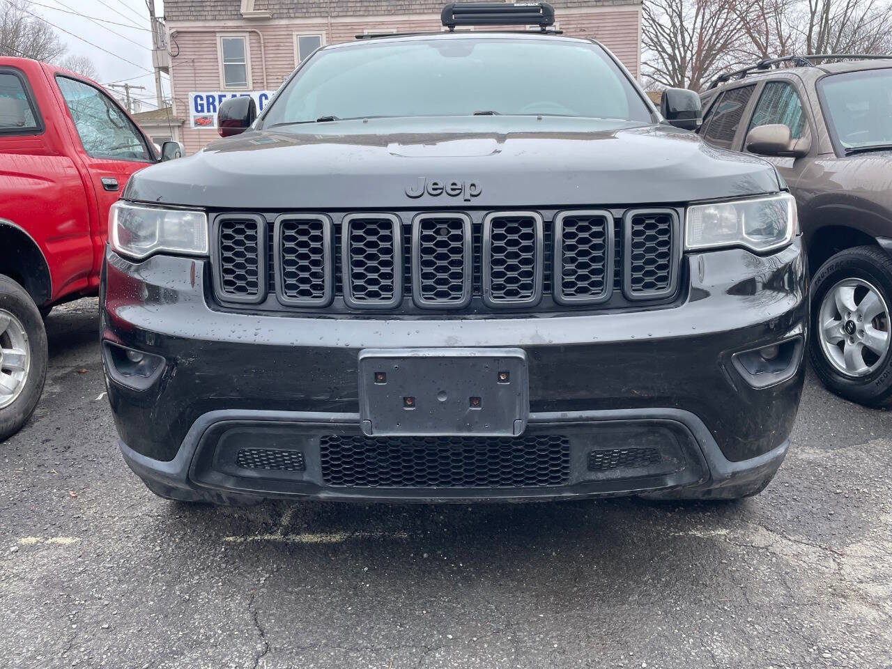 Used 2017 Jeep Grand Cherokee Limited image 3