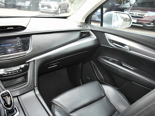 Used 2017 Cadillac XT5 Luxury w/ Driver Awareness Package image 28