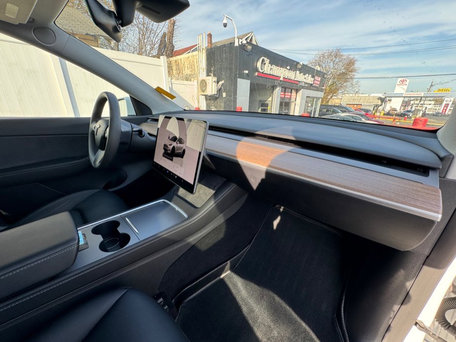 Used 2022 Tesla Model Y Performance image 42