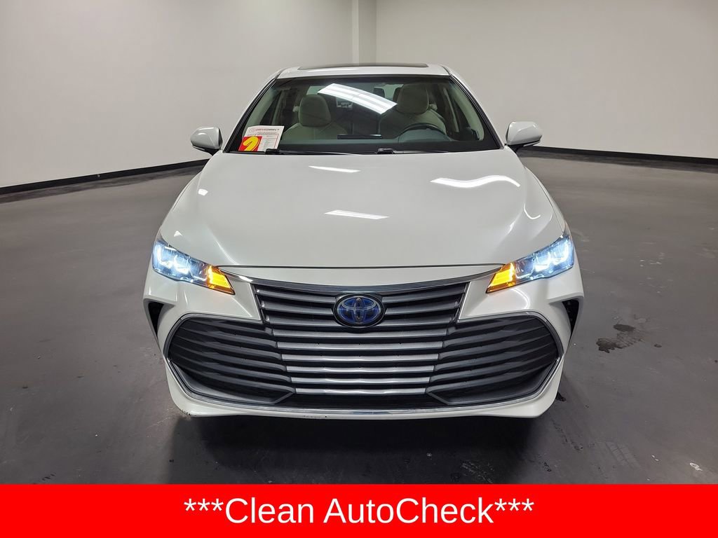 Used 2020 Toyota Avalon XLE w/ Moonroof Package image 2