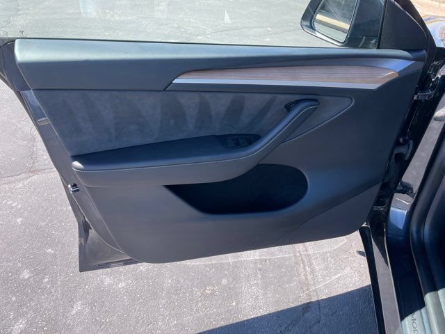 Used 2024 Tesla Model Y Long Range AWD/4WD image 14