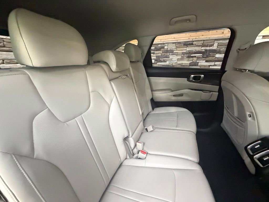 Used 2021 Kia Sorento S image 31