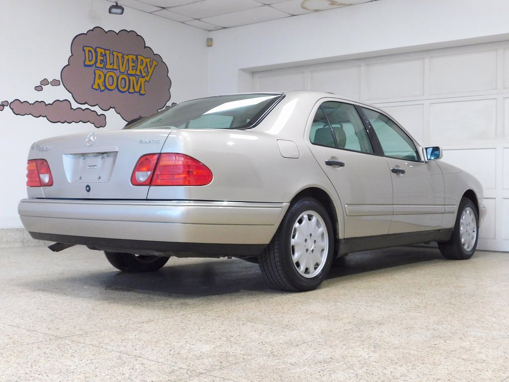Used 1999 Mercedes-Benz E 320 4MATIC Sedan image 4