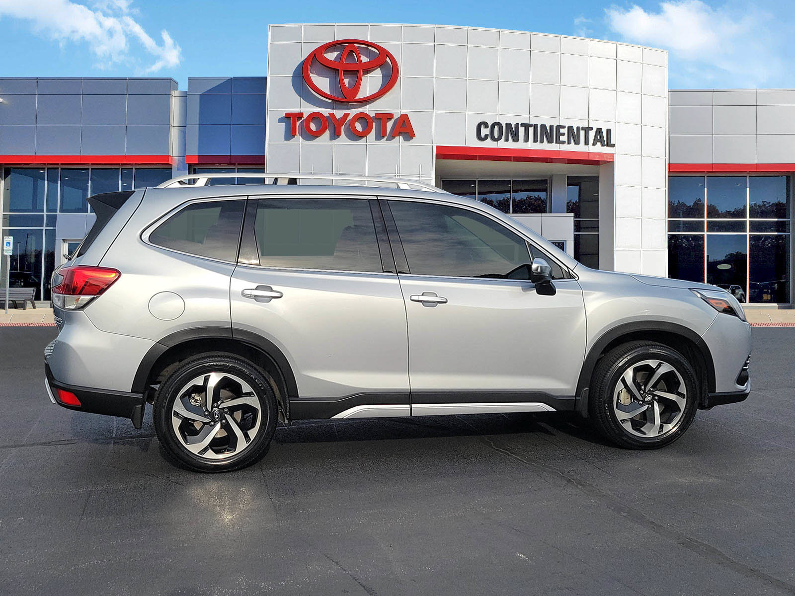 Used 2024 Subaru Forester Touring w/ POP Package 3 AWD/4WD image 5